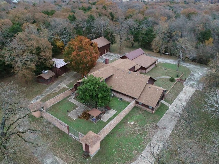 124 Wyona Dr, Corsicana, TX 75109 - photo 1