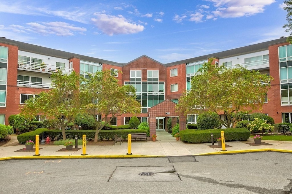 121 Place Ln, Woburn, MA 01801 - photo 1