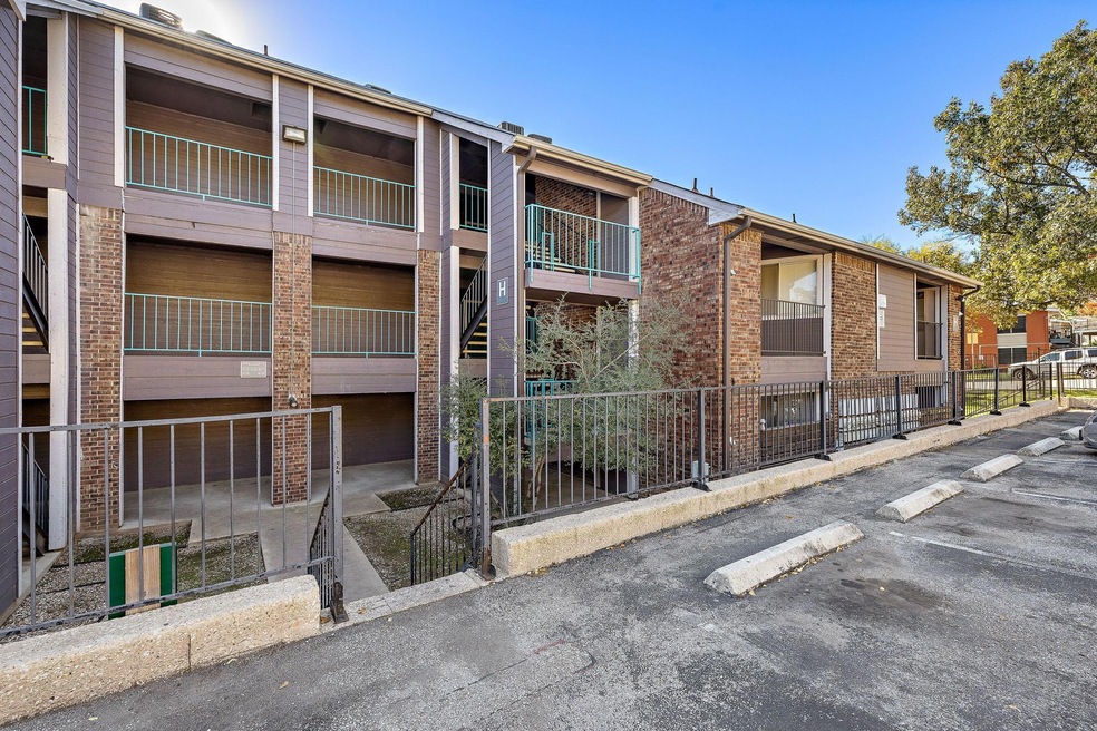 1840 Burton Dr unit 105, Austin, TX 78741 - photo 1