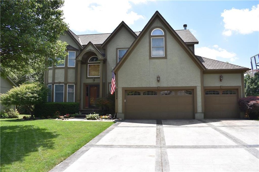 Stucco Front, New Garage Doors w/ Windows, 3 Car G