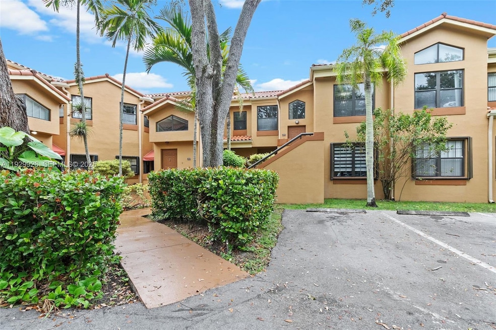 15569 Miami Lakeway N unit 20516, Hialeah, FL 33014 - photo 1