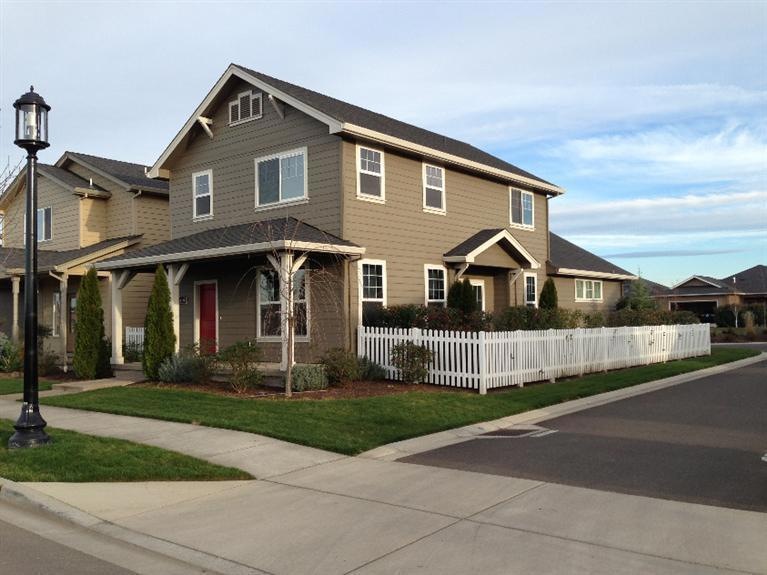 699 Buck Point St, Central Point, OR 97502 - photo 1