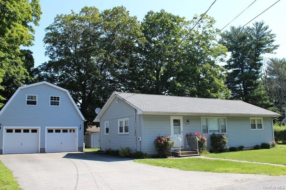 11 Prospect St, Pine Bush, NY 12566 - photo 1