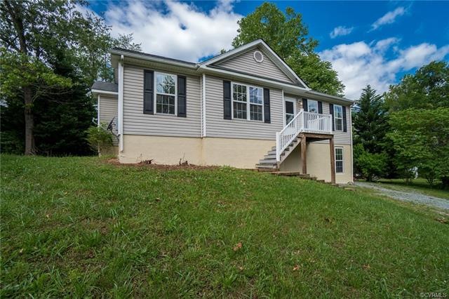 364 Lakeview Cir, Louisa, VA 23093 - photo 1