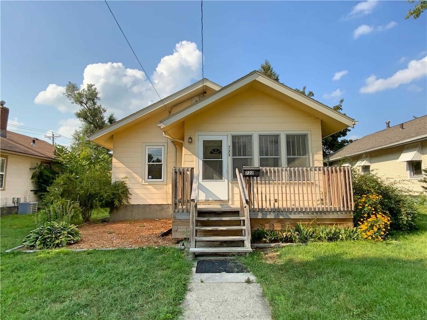 722 S 3rd Ave W, Newton, IA 50208 - photo 1