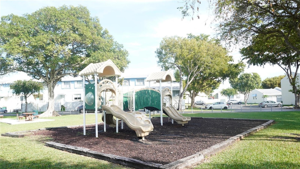 10370 SW 220th St unit 227, Cutler Bay, FL 33190 - photo 1