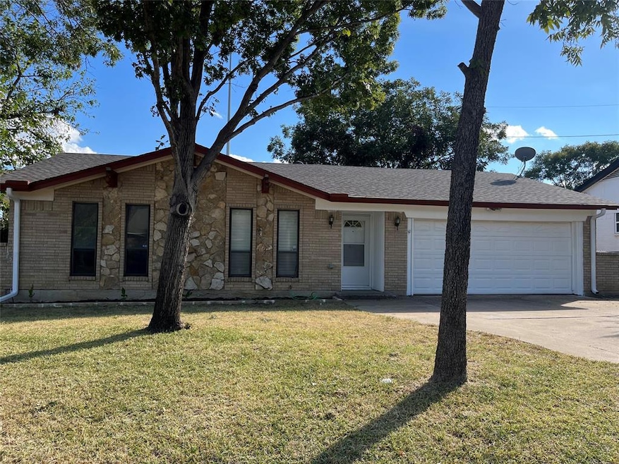 916 Stratford Dr, Bedford, TX 76021 - photo 1