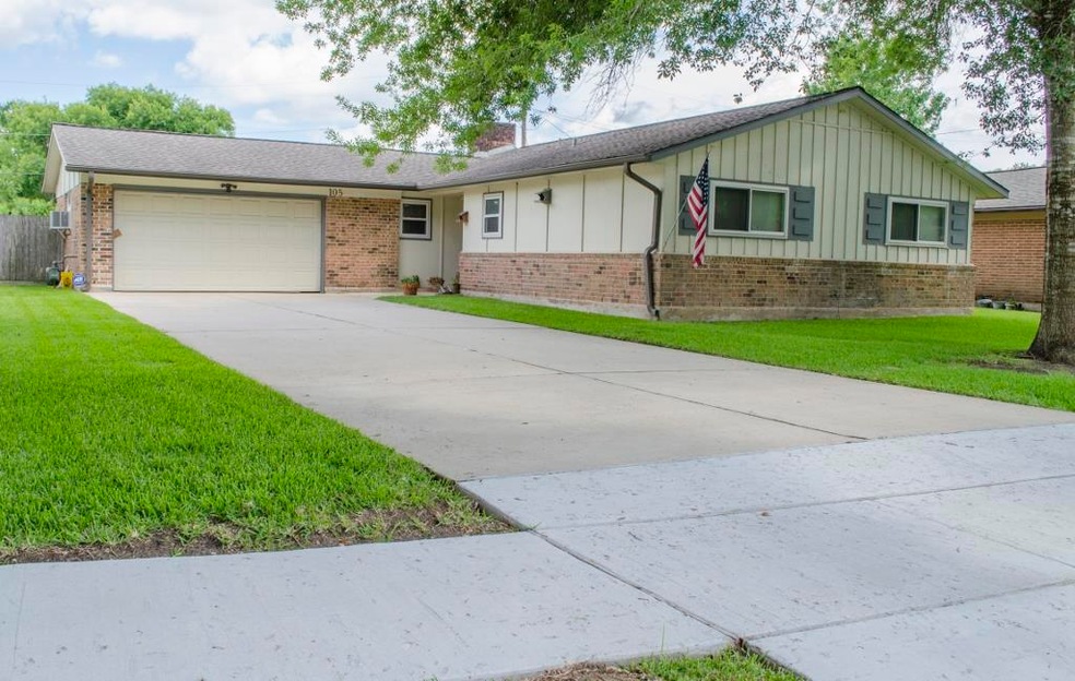 Driveway Repaved and Widened in 2006 . Best Driveway in the Neighborhood!!