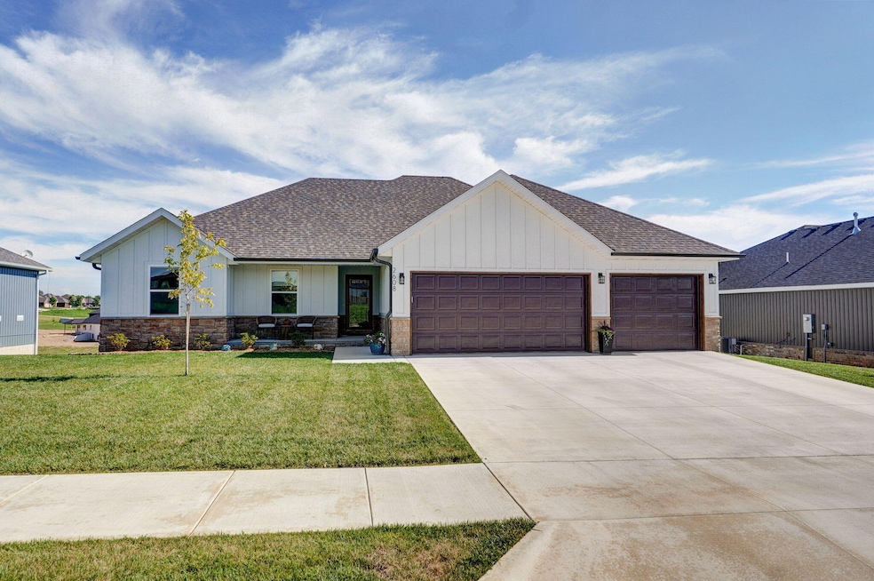 2608 W Webb Rd-1