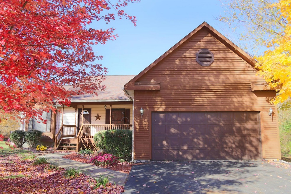 752 Royal Cir, Howard, OH 43028 - photo 1