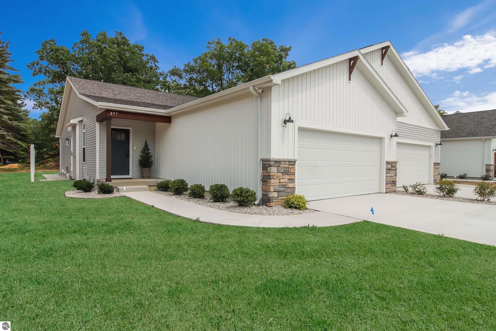 1741 Linden Ave unit 15, Traverse City, MI 49686 - photo 1