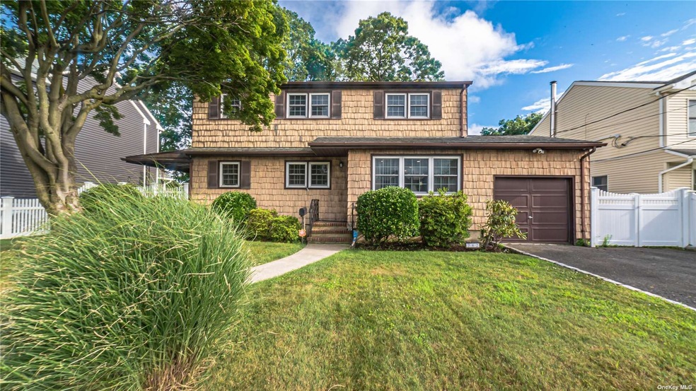 782 Bermuda Rd, West Babylon, NY 11704 - photo 1