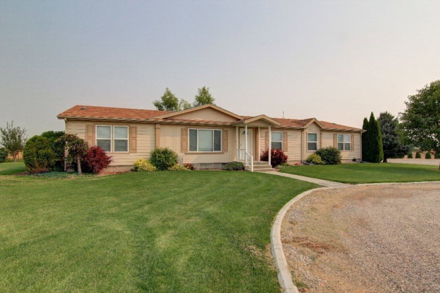 287 W 400 N, Blackfoot, ID 83221 - photo 1