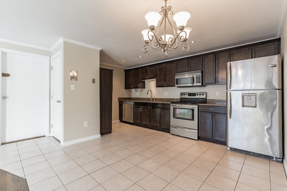 1 Albert Dr unit 7, Woburn, MA 01801 - photo 1