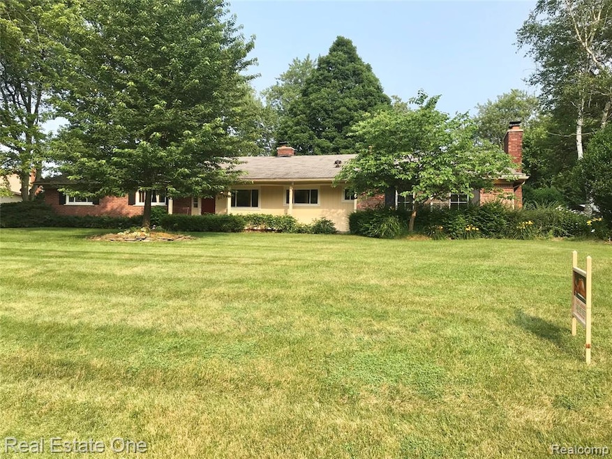 909 Dursley Rd, Bloomfield Hills, MI 48304 - photo 1