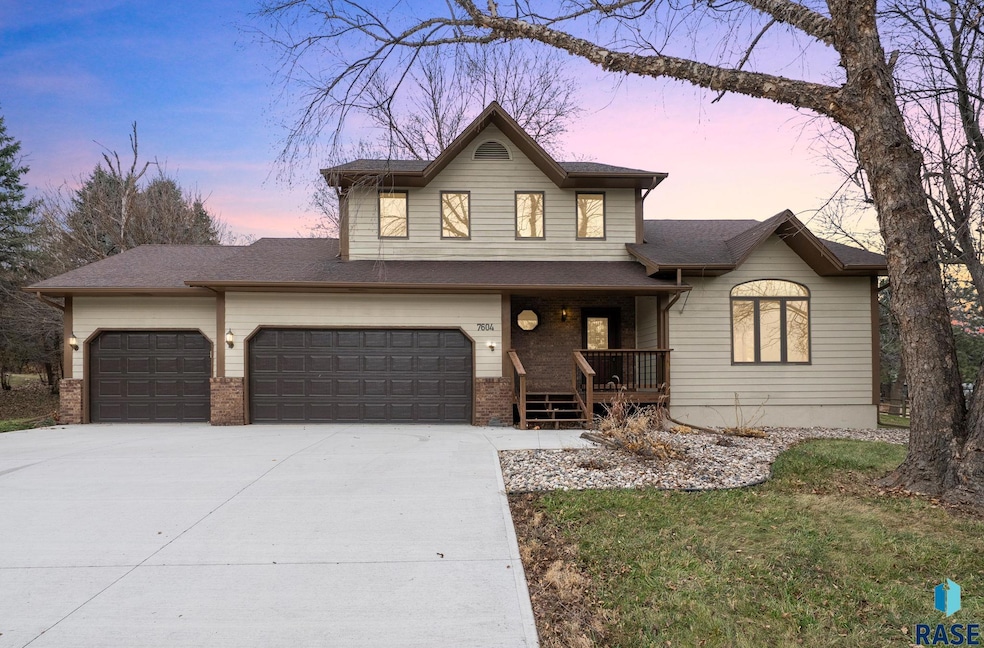 7604 E Palomino Rd, Sioux Falls, SD 57110 - photo 1