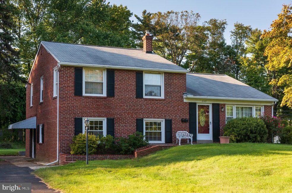 205 Canterbury Dr, Wallingford, PA 19086 - photo 1