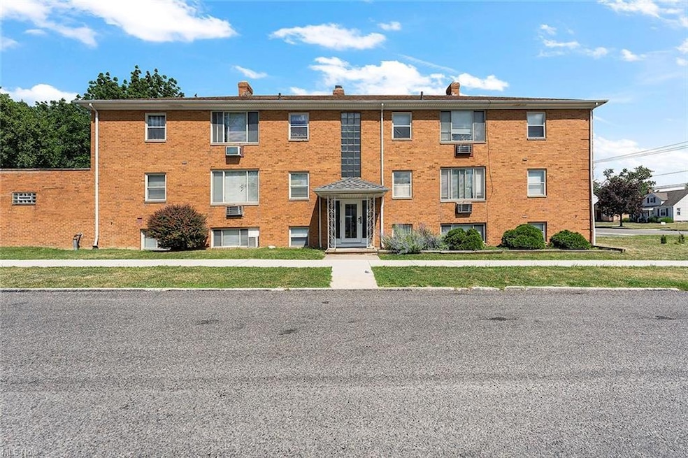 17703 Libby Rd unit 12, Maple Heights, OH 44137 - photo 1