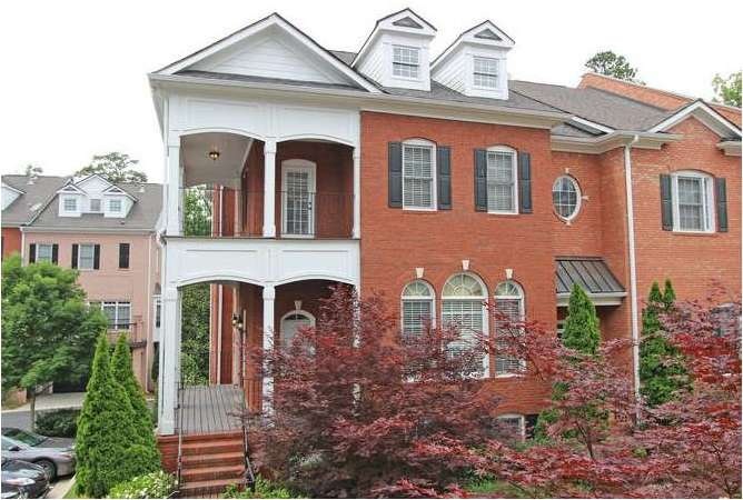 Inviting three level townhome in Brookhaven