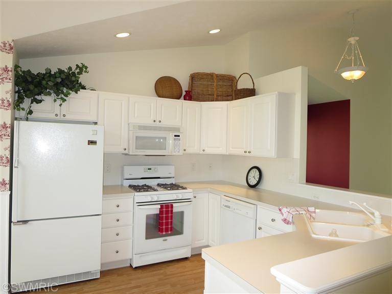 2366 Whimbrel Ct NE, Grand Rapids, MI 49505 - photo 1