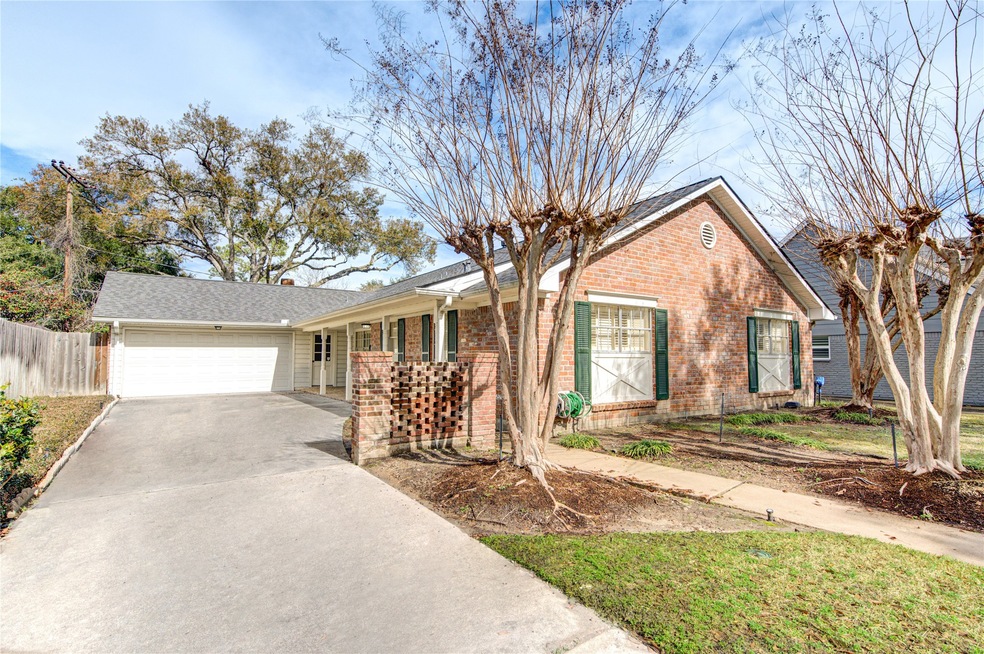 12514 Woodthorpe Ln, Houston, TX 77024 - photo 1