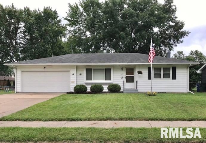 2115 W 38th Place, Davenport, IA 52806 - photo 1