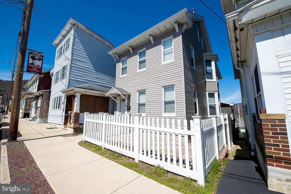 220 Center Ave, Jim Thorpe, PA 18229 - photo 1