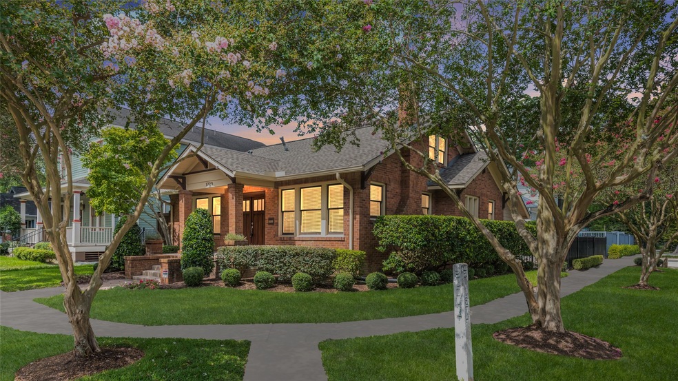 1725 Blount St, Houston, TX 77008 - photo 1