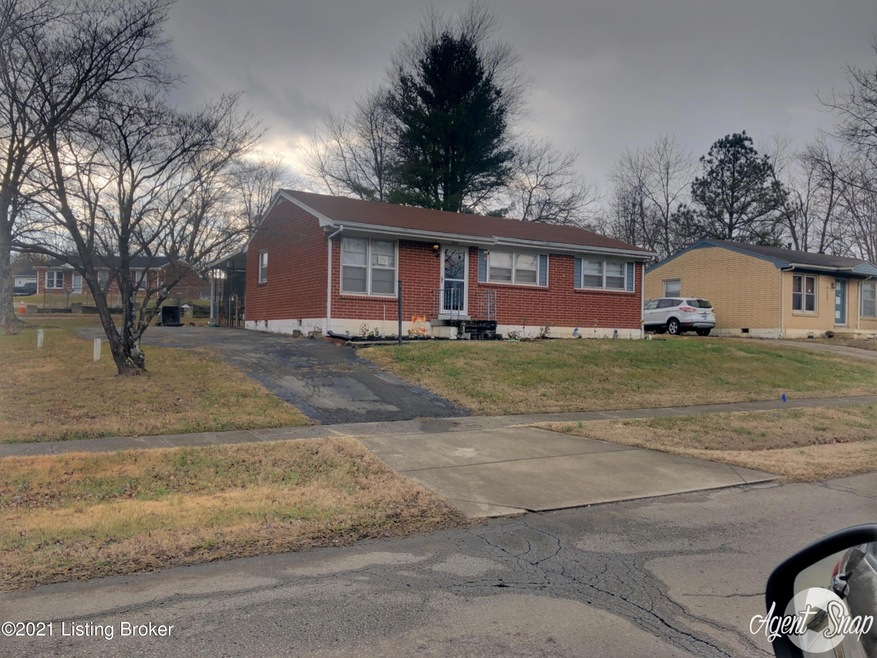 9114 Lantana Dr, Louisville, KY 40229 - photo 1