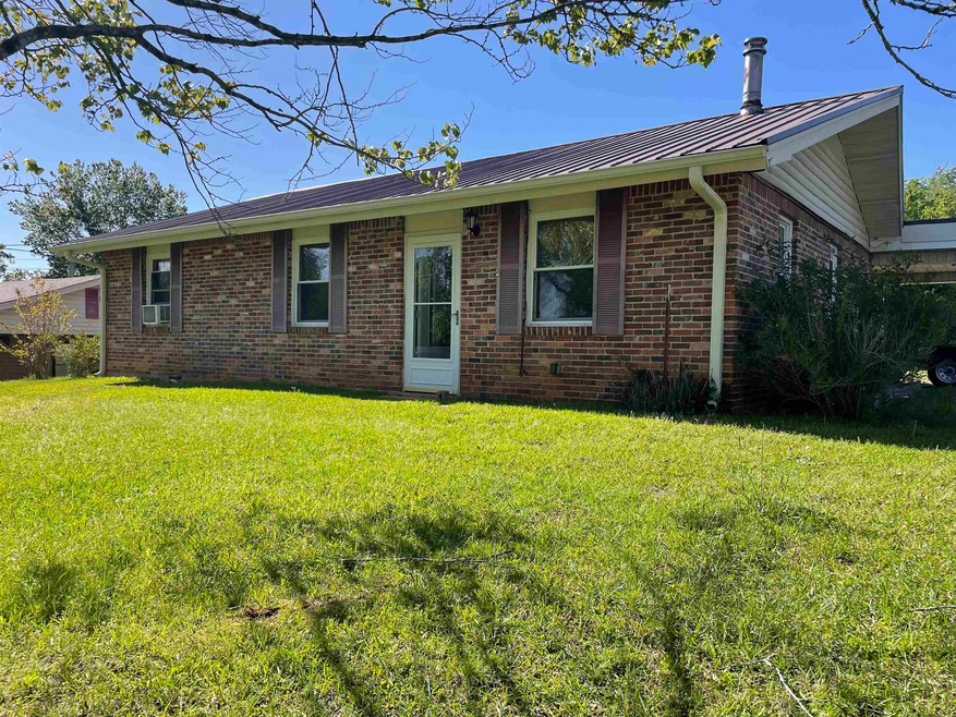 326 Hillcrest St, Selmer, TN 38375