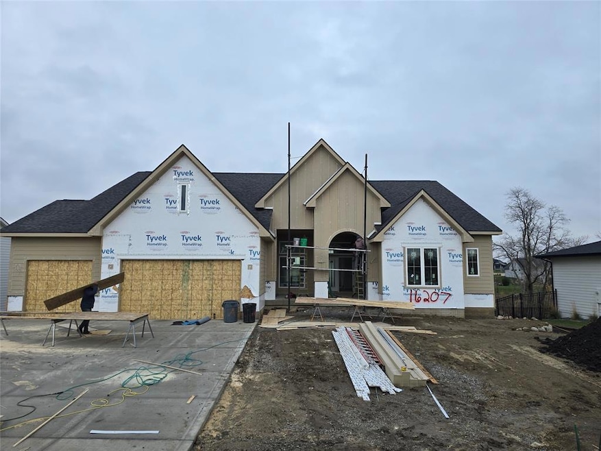 16207 Sharon Dr, Urbandale, IA 50323 - photo 1