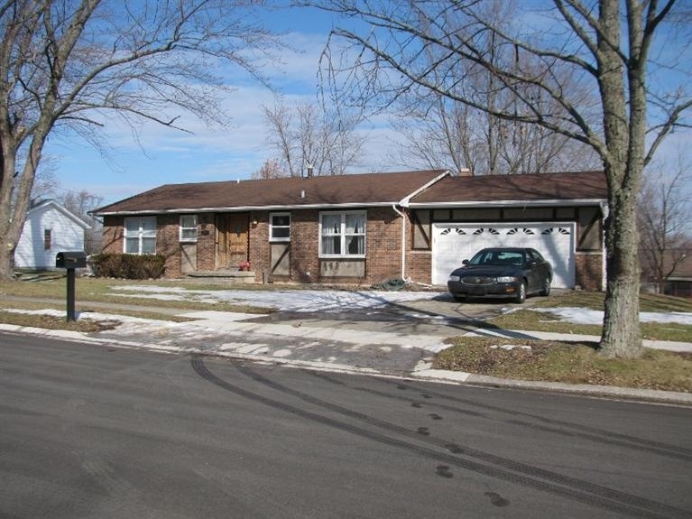 302 Magnolia Dr, Crown Point, IN 46307 - photo 1