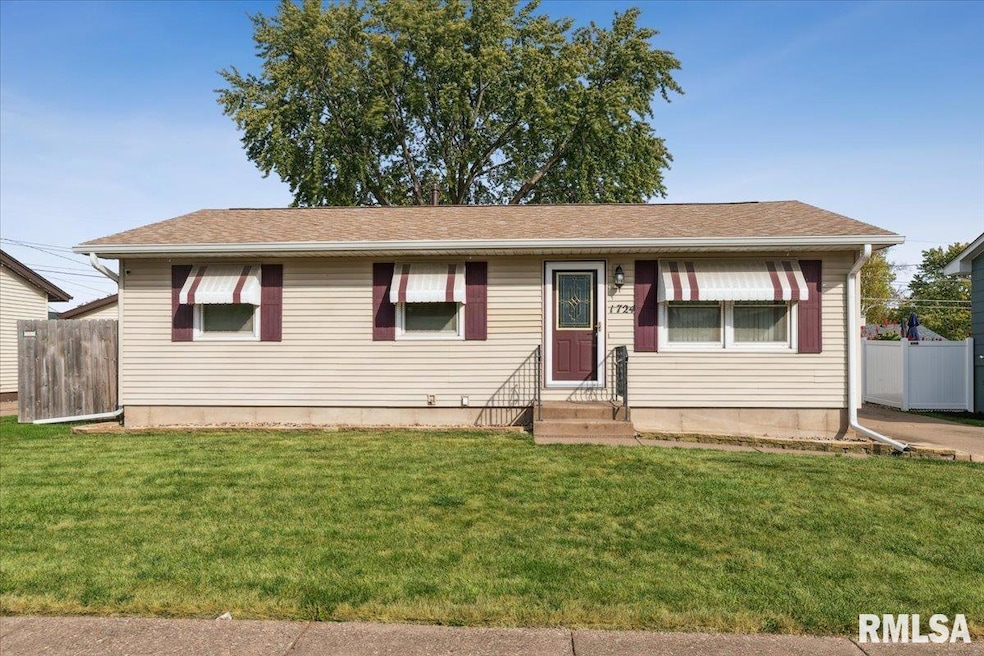1724 W 69th St, Davenport, IA 52806 - photo 1