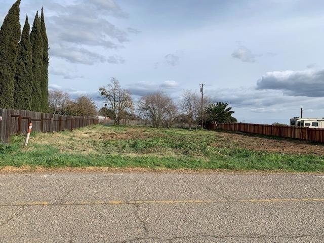Fenced on both sides, lot goes to end of fence.
