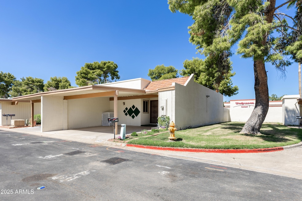 2440 W Rue de Lamour Ave, Phoenix, AZ 85029 - photo 1