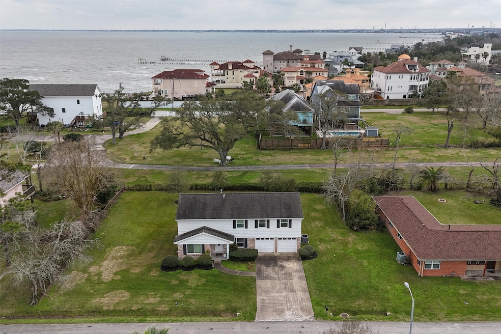 Aerial view of 613 Bradley St.