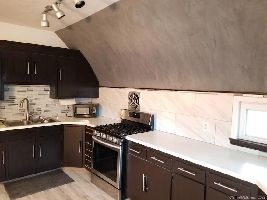 210 Raymond Rd unit 2, West Hartford, CT 06107 - photo 1