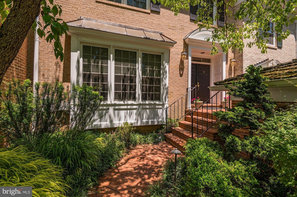 9425 Turnberry Dr, Potomac, MD 20854 - photo 1