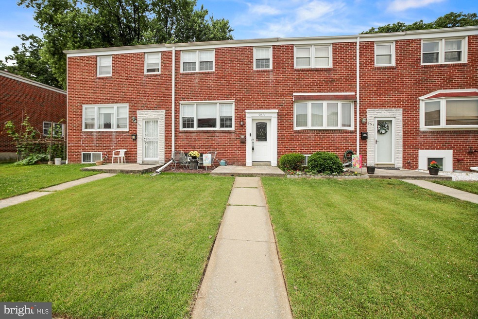 953 Circle Dr, Halethorpe, MD 21227 - photo 1