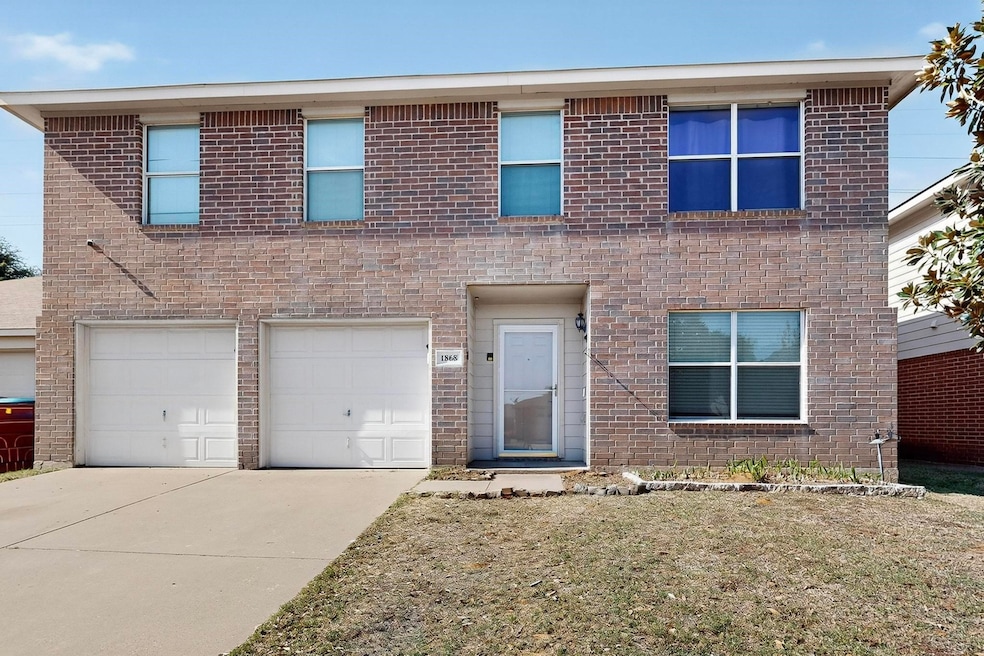 1868 Lynnwood Hills Dr, Fort Worth, TX 76112 - photo 1