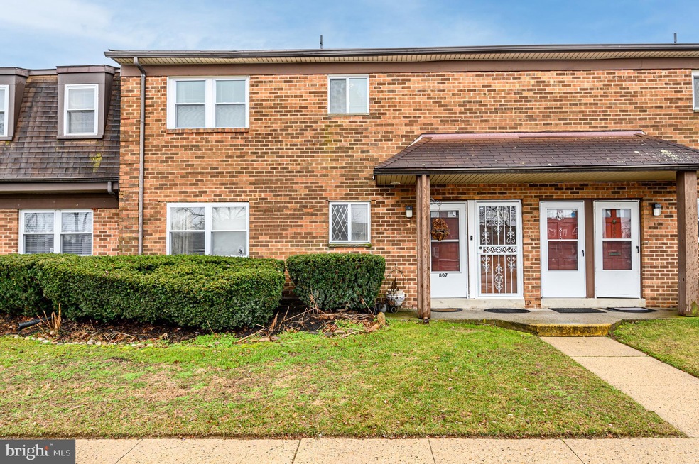 808 Henri Ct unit 3-808, Burlington, NJ 08016 - photo 1