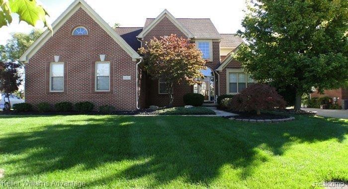 6253 Berwick Dr, West Bloomfield, MI 48322 - photo 1
