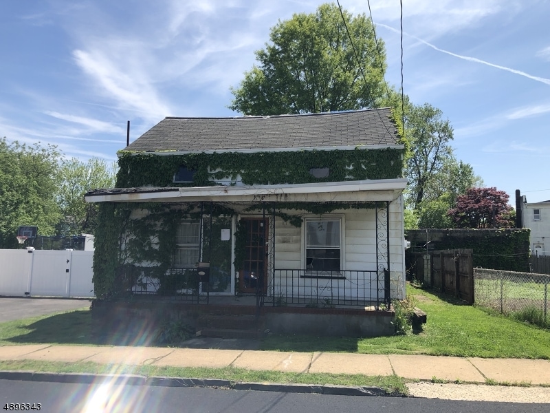 81 2nd St, Woodbridge, NJ 07095 - photo 1