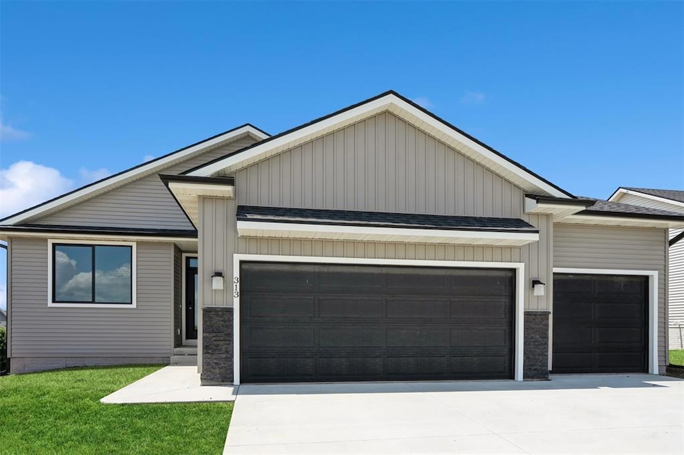 313 N 19th St, Indianola, IA 50125 - photo 1