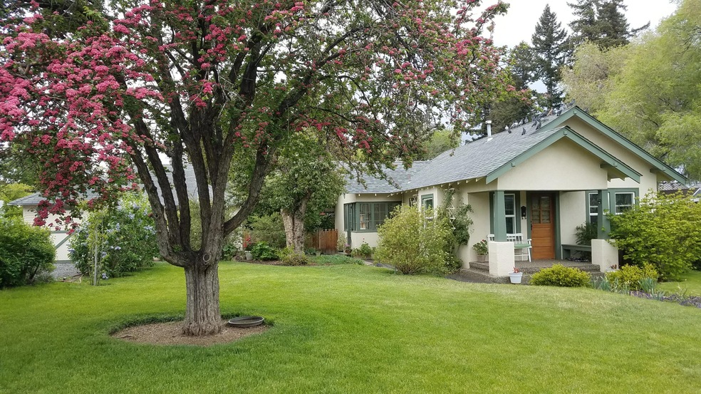 349 SW 12th St, Redmond, OR 97756 - photo 1