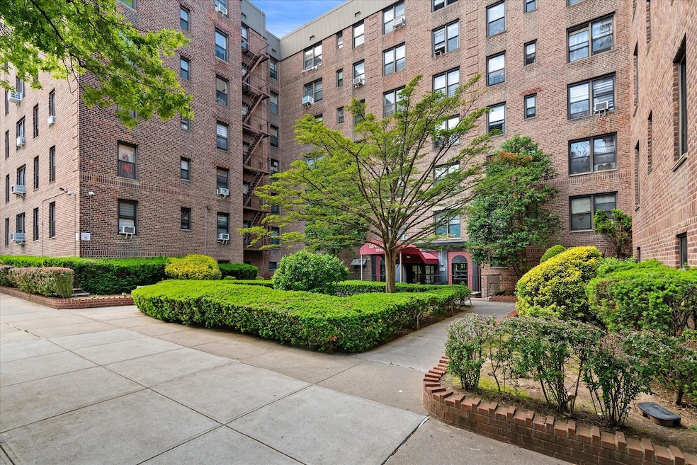 Forest Park Co-Ops unit 3T, Woodhaven, NY 11421 - photo 1