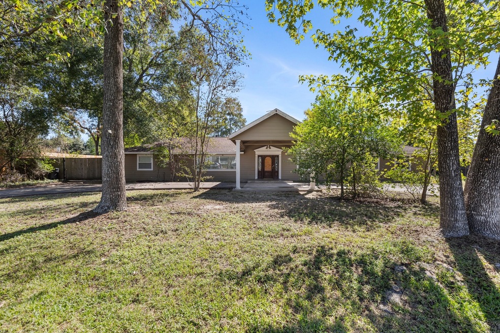 7815 Bellewood Dr, Houston, TX 77055 - photo 1