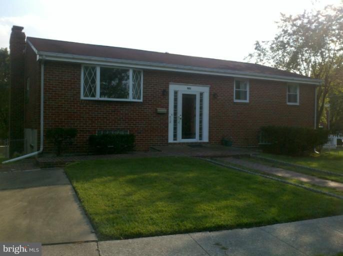 901 Regina Dr, Halethorpe, MD 21227 - photo 1