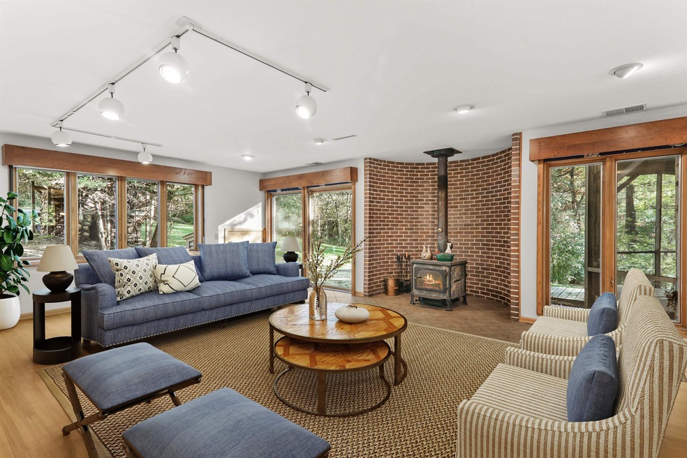 542 Echo Valley Rd, Brooklyn, WI 53521 - photo 1