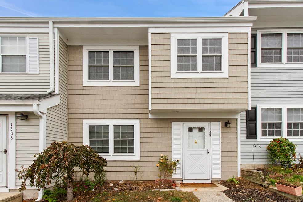 93 Park Ave unit 1307, Danbury, CT 06810 - photo 1